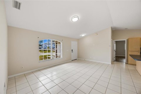 Villa ou maison à louer à North Port, Floride: 3 chambres, 131.27 m2 № 2105333 - photo 6