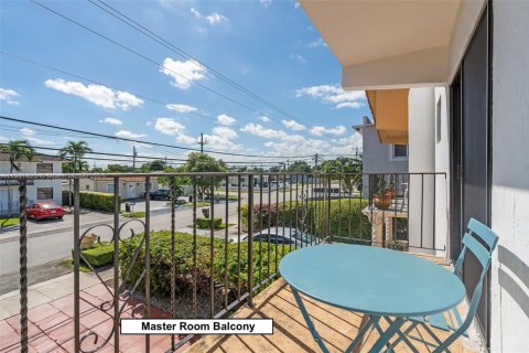 Casa en venta en Miami, Florida, 3 dormitorios, 139.35 m2 № 1951528 - foto 21