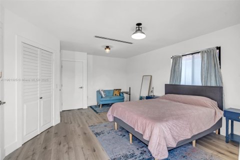 Casa en venta en Miami, Florida, 3 dormitorios, 139.35 m2 № 1951528 - foto 18