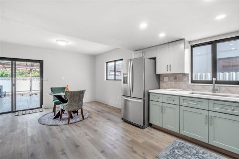 Casa en venta en Miami, Florida, 3 dormitorios, 139.35 m2 № 1951528 - foto 13