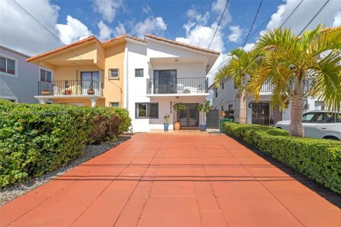 Casa en venta en Miami, Florida, 3 dormitorios, 139.35 m2 № 1951528 - foto 1