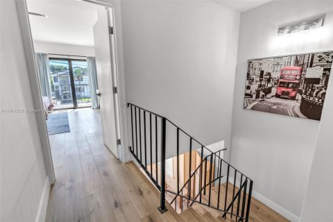 Casa en venta en Miami, Florida, 3 dormitorios, 139.35 m2 № 1951528 - foto 15