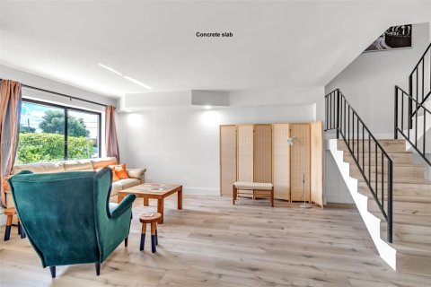Casa en venta en Miami, Florida, 3 dormitorios, 139.35 m2 № 1951528 - foto 6