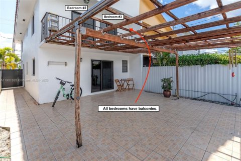 Casa en venta en Miami, Florida, 3 dormitorios, 139.35 m2 № 1951528 - foto 29