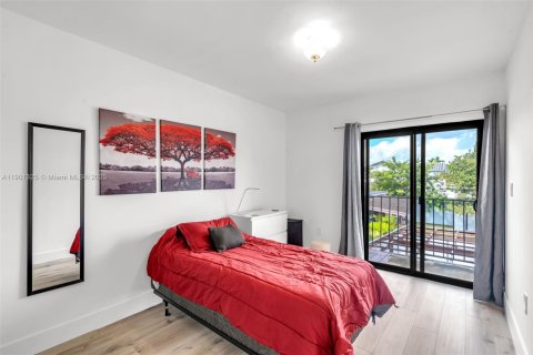 Casa en venta en Miami, Florida, 3 dormitorios, 139.35 m2 № 1951528 - foto 23