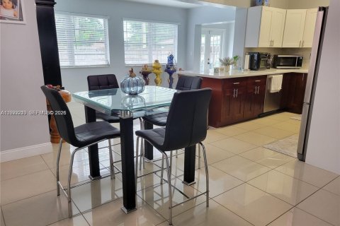 Casa en venta en Pembroke Pines, Florida, 3 dormitorios, 132.48 m2 № 2240660 - foto 10