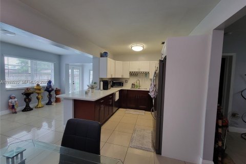 Casa en venta en Pembroke Pines, Florida, 3 dormitorios, 132.48 m2 № 2240660 - foto 8