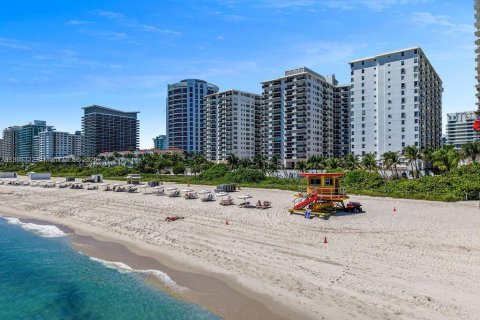 Condominio en venta en Miami Beach, Florida, 3 dormitorios, 149.11 m2 № 1983412 - foto 17