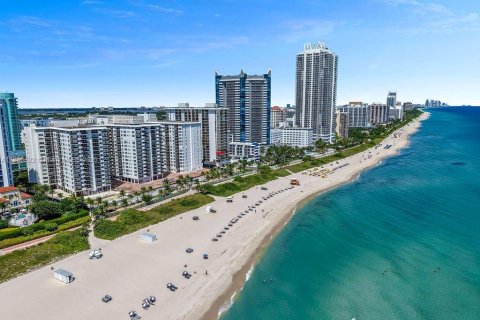 Condominio en venta en Miami Beach, Florida, 3 dormitorios, 149.11 m2 № 1983412 - foto 1