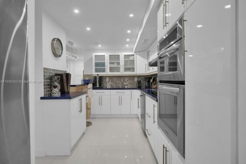 Condominio en venta en Miami Beach, Florida, 3 dormitorios, 149.11 m2 № 1983412 - foto 9