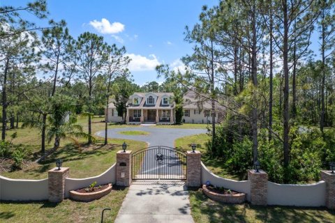 House in Bradenton, Florida 7 bedrooms, 487.74 sq.m. № 1642081 - photo 1