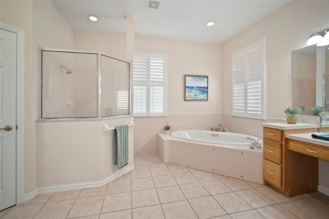 House in Bradenton, Florida 7 bedrooms, 487.74 sq.m. № 1642081 - photo 23