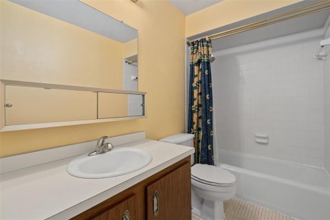 Townhouse in Longwood, Florida 4 bedrooms, 236.53 sq.m. № 2220068 - photo 18