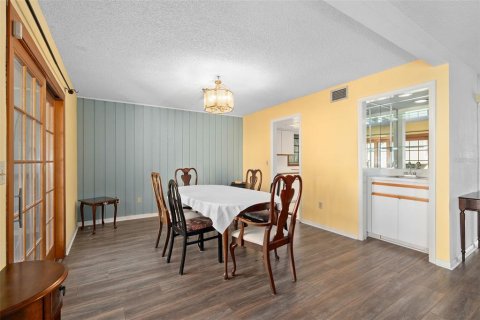 Townhouse in Longwood, Florida 4 bedrooms, 236.53 sq.m. № 2220068 - photo 12