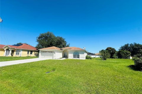 Casa en venta en Kissimmee, Florida, 4 dormitorios, 118.08 m2 № 1886859 - foto 3