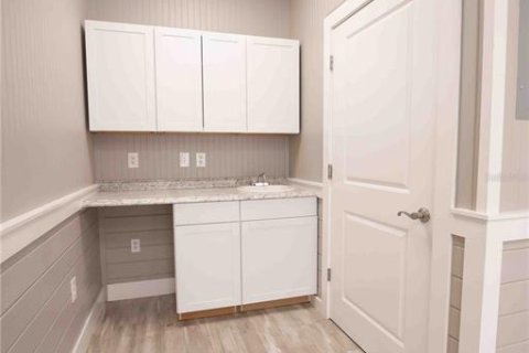 Propiedad comercial en alquiler en Wildwood, Florida, 176.89 m2 № 1536355 - foto 14