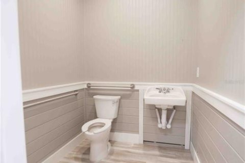 Propiedad comercial en alquiler en Wildwood, Florida, 176.89 m2 № 1536355 - foto 13