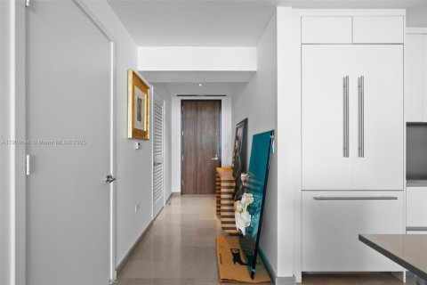 Купить кондоминиум в Майами, Флорида 1 спальня, 81.66м2, № 2061543 - фото 2