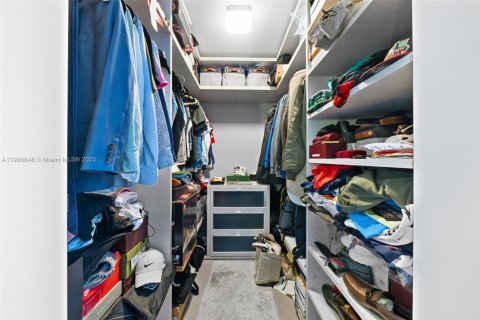 Купить кондоминиум в Майами, Флорида 1 спальня, 81.66м2, № 2061543 - фото 11