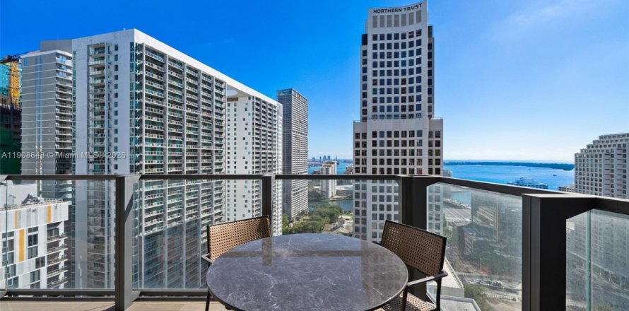 Кондоминиум с 1 спальней в Майами, Флорида № 2061543