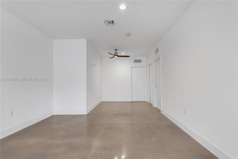 Villa ou maison à vendre à Miami, Floride: 4 chambres, 218.51 m2 № 2010088 - photo 12