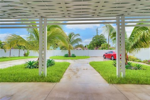 Villa ou maison à vendre à Miami, Floride: 4 chambres, 218.51 m2 № 2010088 - photo 25