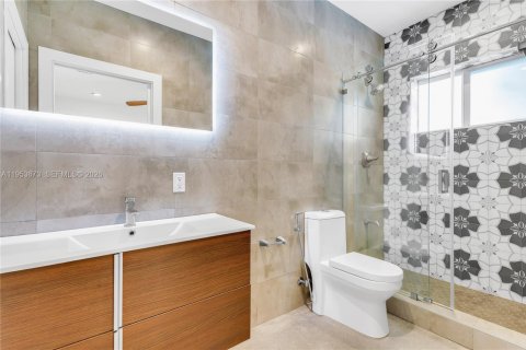 Villa ou maison à vendre à Miami, Floride: 4 chambres, 218.51 m2 № 2010088 - photo 17