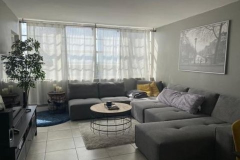 Кондоминиум с 1 спальней в Майами, Флорида № 2038712