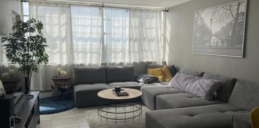 Кондоминиум с 1 спальней в Майами, Флорида № 2038712