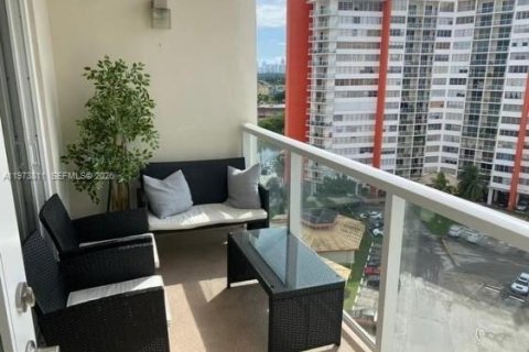 Снять в аренду кондоминиум в Майами, Флорида 1 спальня, 74.41м2, № 2038712 - фото 3