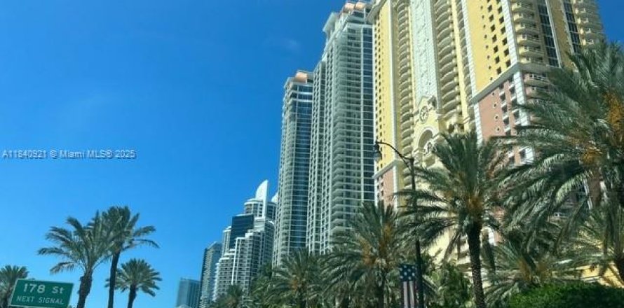 Condo in Sunny Isles Beach, Florida, 1 bedroom № 1830245