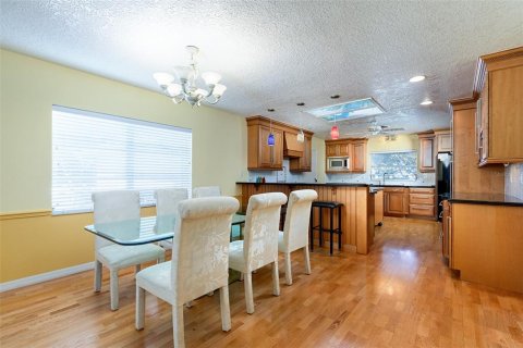 Villa ou maison à vendre à Belle Isle, Floride: 3 chambres, 200.58 m2 № 2431744 - photo 5