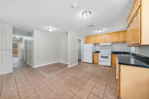 Villa ou maison à vendre à Margate, Floride: 4 chambres, 119.66 m2 № 1770617 - photo 7