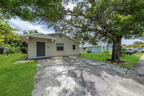 Villa ou maison à vendre à Margate, Floride: 4 chambres, 119.66 m2 № 1770617 - photo 2