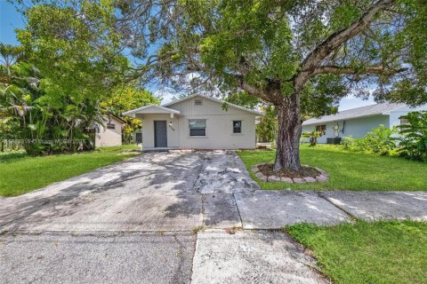 Villa ou maison à vendre à Margate, Floride: 4 chambres, 119.66 m2 № 1770617 - photo 1