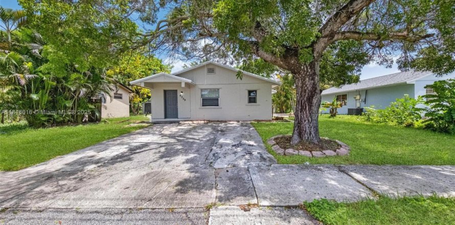Villa ou maison à Margate, Floride 4 chambres, 119.66 m2 № 1770617