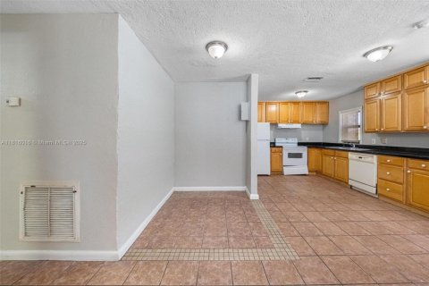 Villa ou maison à vendre à Margate, Floride: 4 chambres, 119.66 m2 № 1770617 - photo 9