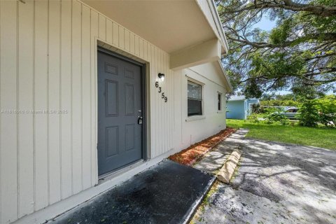 Villa ou maison à vendre à Margate, Floride: 4 chambres, 119.66 m2 № 1770617 - photo 3