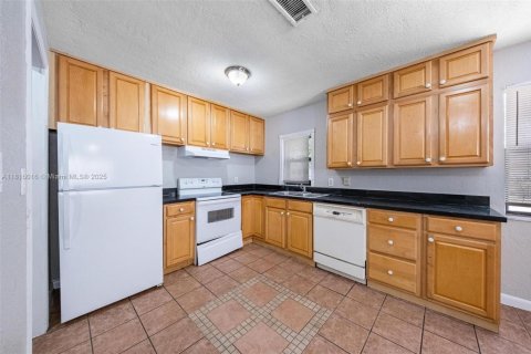 Villa ou maison à vendre à Margate, Floride: 4 chambres, 119.66 m2 № 1770617 - photo 8