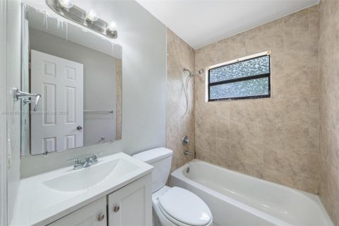Villa ou maison à vendre à Margate, Floride: 4 chambres, 119.66 m2 № 1770617 - photo 4