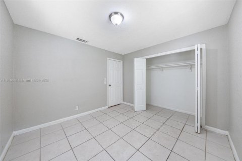 Villa ou maison à vendre à Margate, Floride: 4 chambres, 119.66 m2 № 1770617 - photo 17