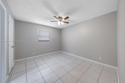 Villa ou maison à vendre à Margate, Floride: 4 chambres, 119.66 m2 № 1770617 - photo 5