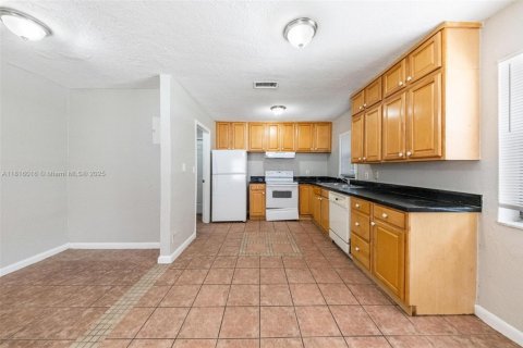 Villa ou maison à vendre à Margate, Floride: 4 chambres, 119.66 m2 № 1770617 - photo 6