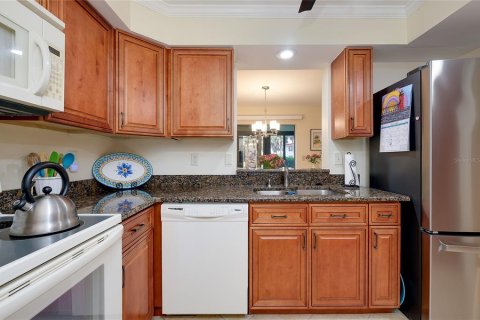Condo in Venice, Florida, 2 bedrooms № 2142365 - photo 10
