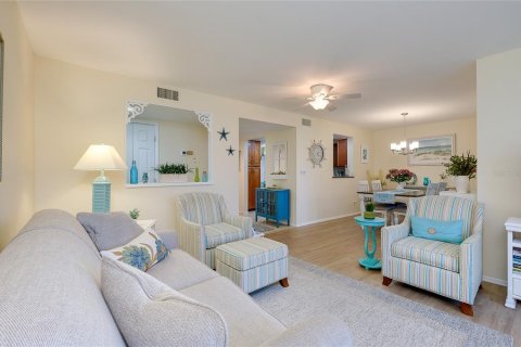 Condo in Venice, Florida, 2 bedrooms № 2142365 - photo 16