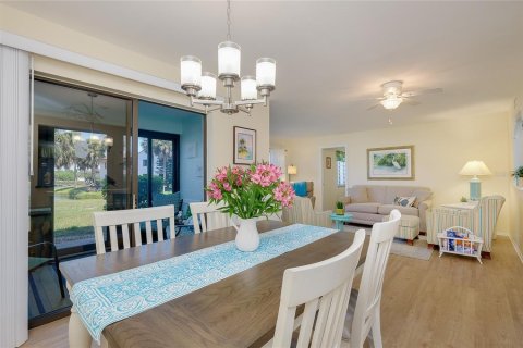 Condo in Venice, Florida, 2 bedrooms № 2142365 - photo 22