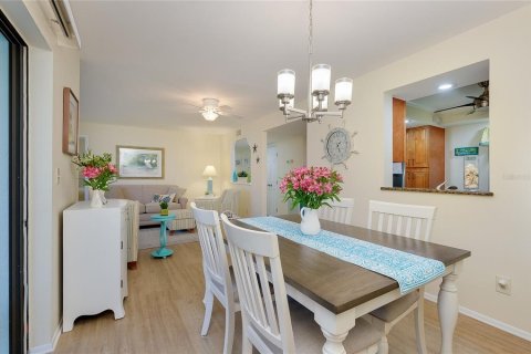 Condo in Venice, Florida, 2 bedrooms № 2142365 - photo 23