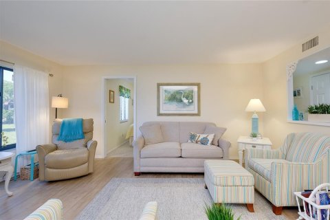 Condo in Venice, Florida, 2 bedrooms № 2142365 - photo 13