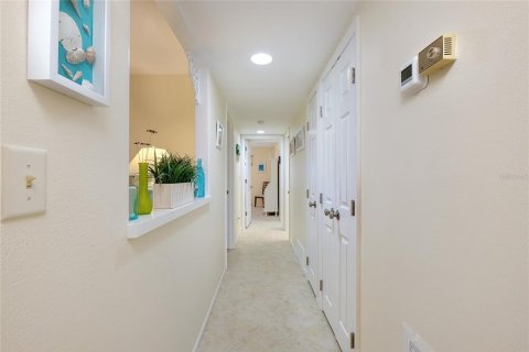 Condo in Venice, Florida, 2 bedrooms № 2142365 - photo 25
