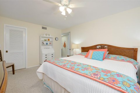 Condo in Venice, Florida, 2 bedrooms № 2142365 - photo 30